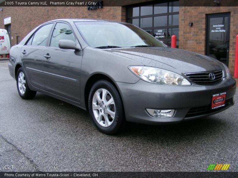 Phantom Gray Pearl / Gray 2005 Toyota Camry XLE