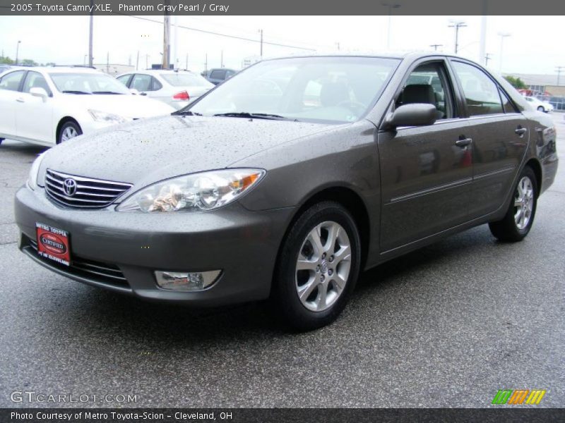 Phantom Gray Pearl / Gray 2005 Toyota Camry XLE