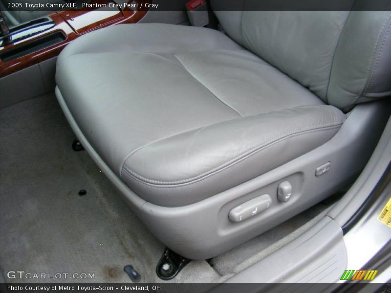 Phantom Gray Pearl / Gray 2005 Toyota Camry XLE