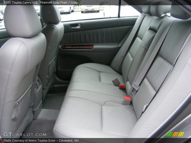 Phantom Gray Pearl / Gray 2005 Toyota Camry XLE