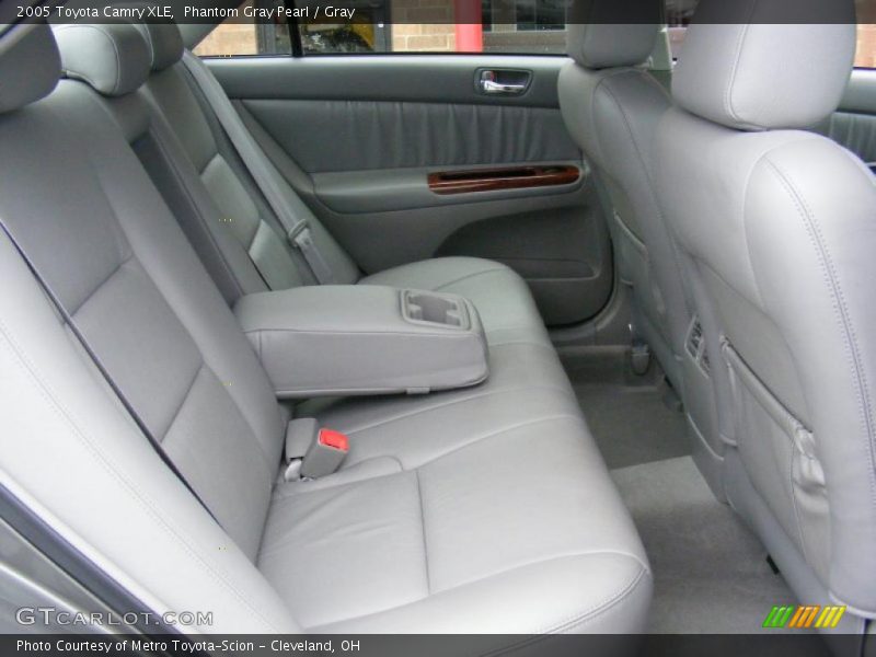 Phantom Gray Pearl / Gray 2005 Toyota Camry XLE