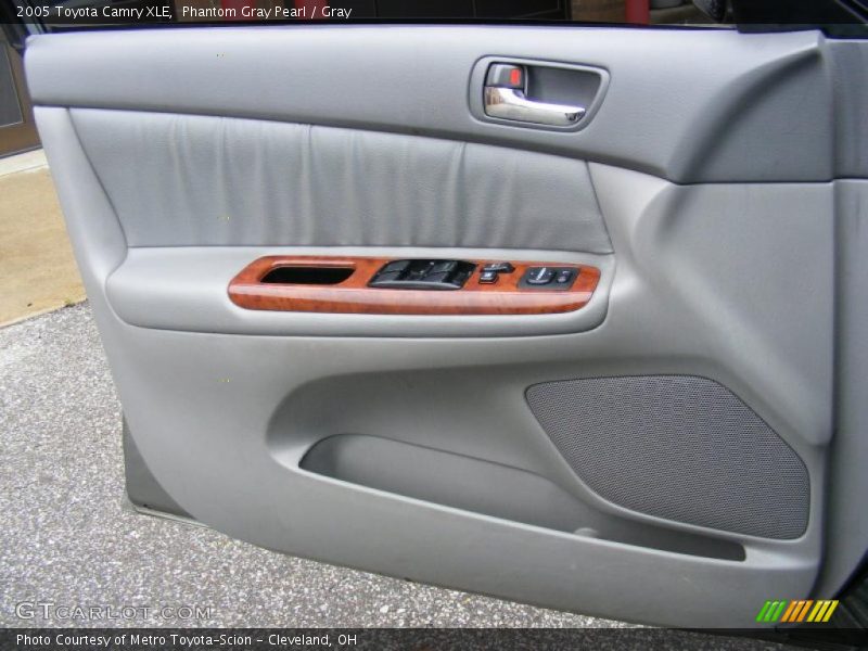 Phantom Gray Pearl / Gray 2005 Toyota Camry XLE