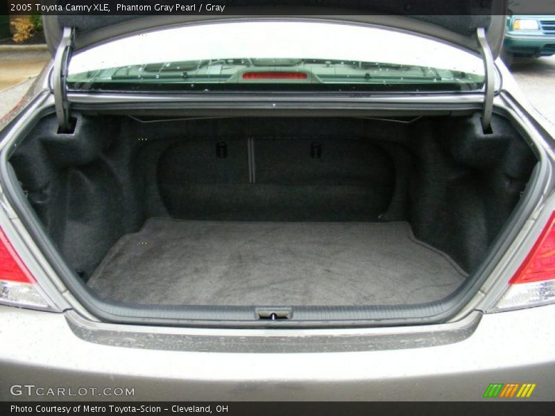 Phantom Gray Pearl / Gray 2005 Toyota Camry XLE