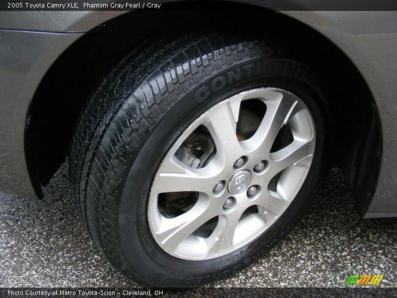 Phantom Gray Pearl / Gray 2005 Toyota Camry XLE