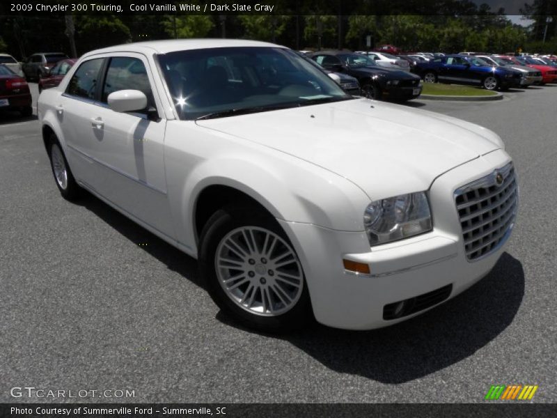 Cool Vanilla White / Dark Slate Gray 2009 Chrysler 300 Touring