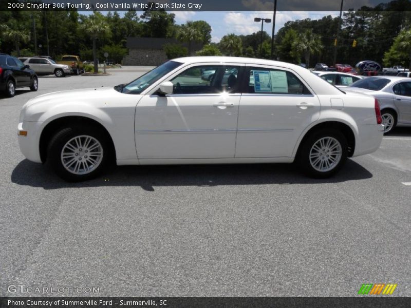 Cool Vanilla White / Dark Slate Gray 2009 Chrysler 300 Touring