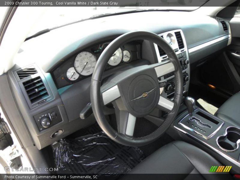 Cool Vanilla White / Dark Slate Gray 2009 Chrysler 300 Touring
