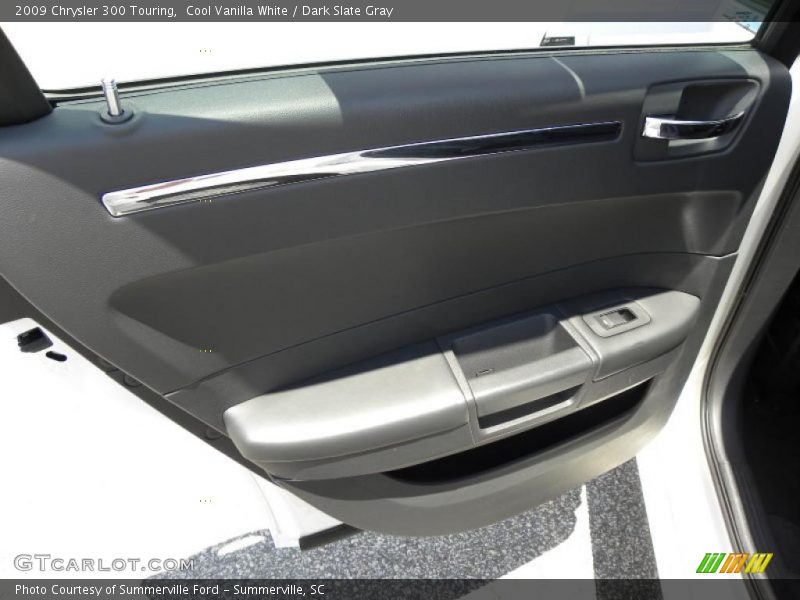 Cool Vanilla White / Dark Slate Gray 2009 Chrysler 300 Touring