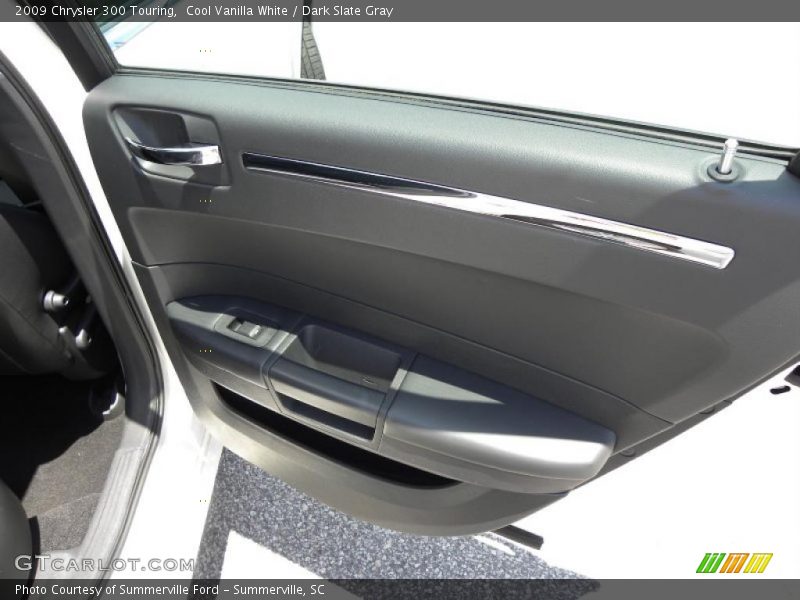 Cool Vanilla White / Dark Slate Gray 2009 Chrysler 300 Touring
