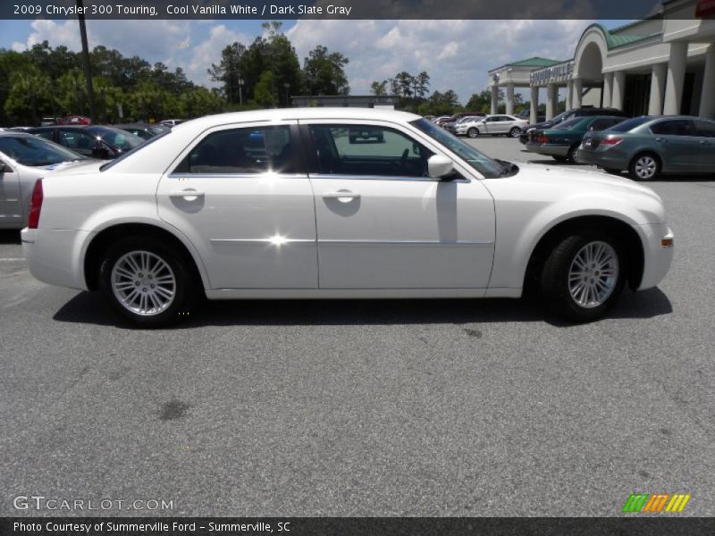 Cool Vanilla White / Dark Slate Gray 2009 Chrysler 300 Touring