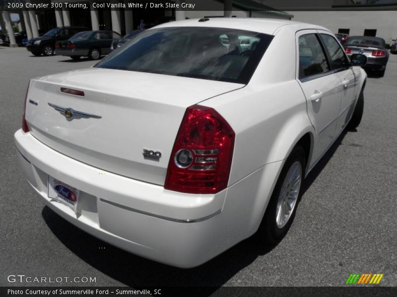 Cool Vanilla White / Dark Slate Gray 2009 Chrysler 300 Touring
