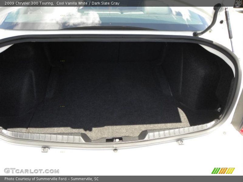 Cool Vanilla White / Dark Slate Gray 2009 Chrysler 300 Touring