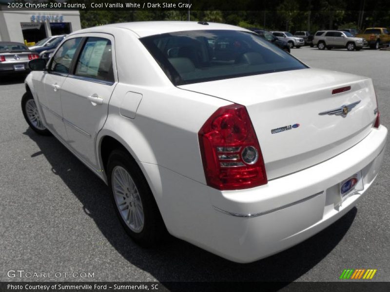Cool Vanilla White / Dark Slate Gray 2009 Chrysler 300 Touring