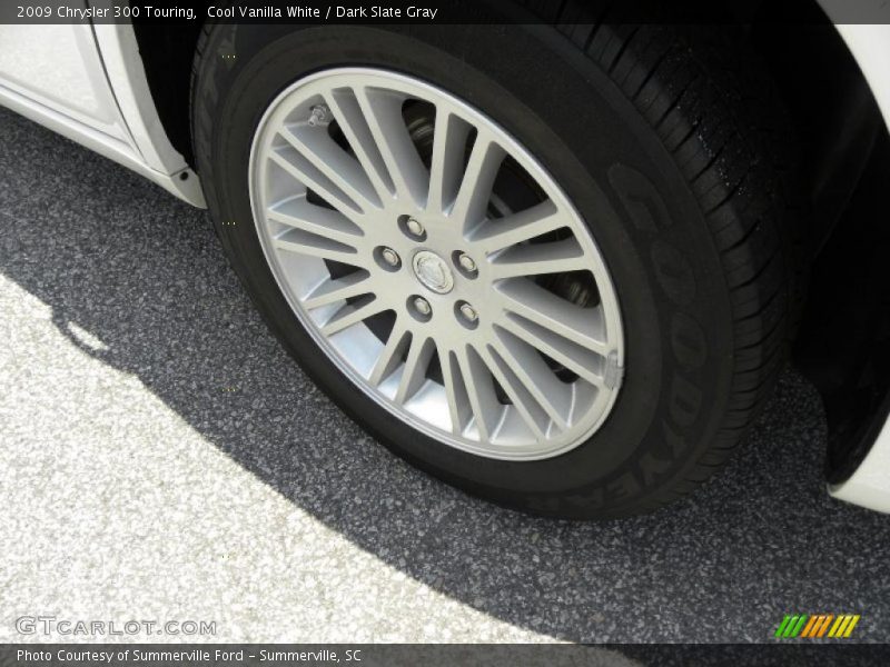 Cool Vanilla White / Dark Slate Gray 2009 Chrysler 300 Touring