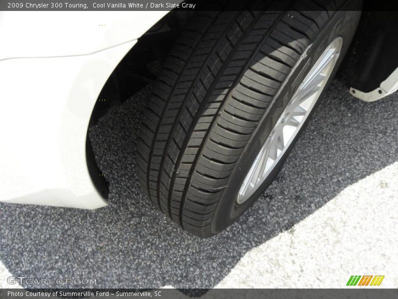 Cool Vanilla White / Dark Slate Gray 2009 Chrysler 300 Touring