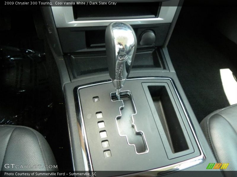 Cool Vanilla White / Dark Slate Gray 2009 Chrysler 300 Touring