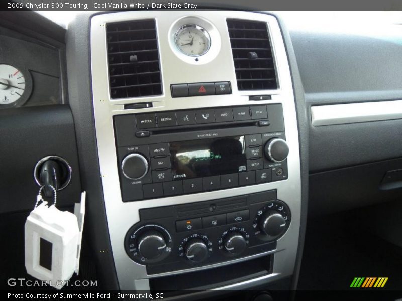 Cool Vanilla White / Dark Slate Gray 2009 Chrysler 300 Touring