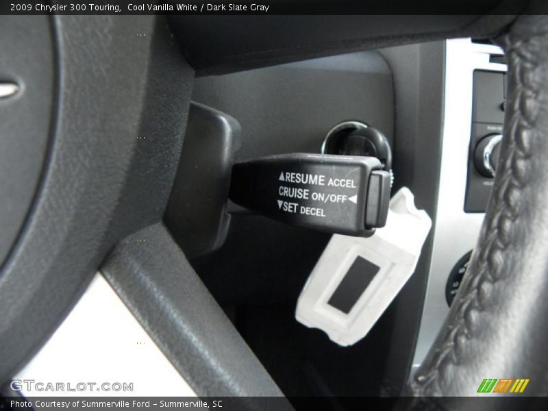Cool Vanilla White / Dark Slate Gray 2009 Chrysler 300 Touring
