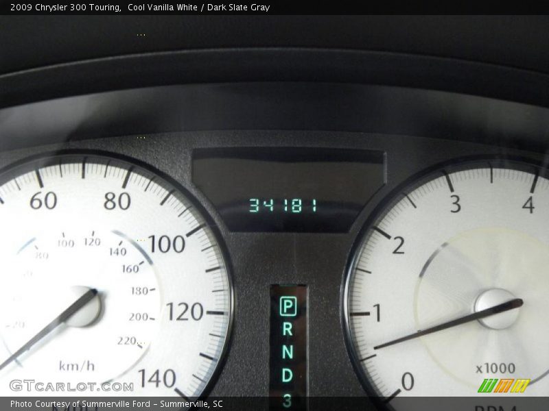 Cool Vanilla White / Dark Slate Gray 2009 Chrysler 300 Touring