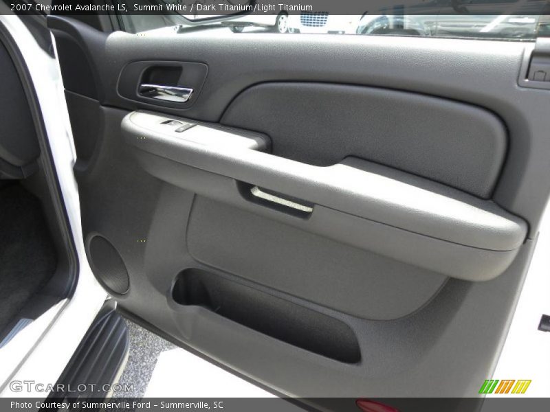 Summit White / Dark Titanium/Light Titanium 2007 Chevrolet Avalanche LS