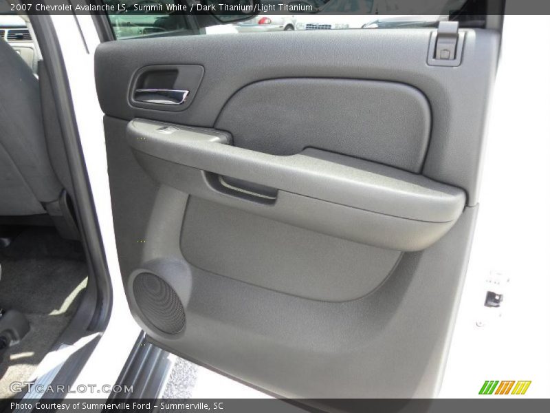 Summit White / Dark Titanium/Light Titanium 2007 Chevrolet Avalanche LS