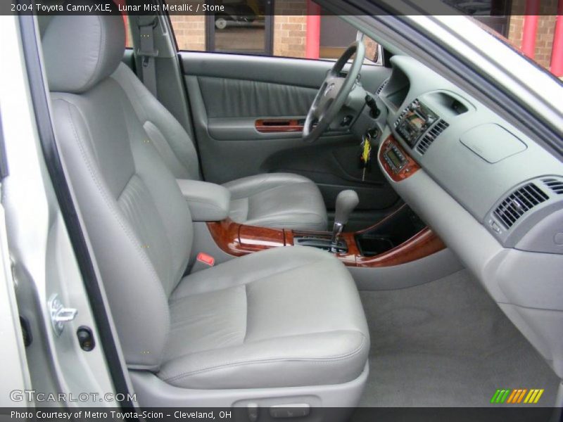 Lunar Mist Metallic / Stone 2004 Toyota Camry XLE