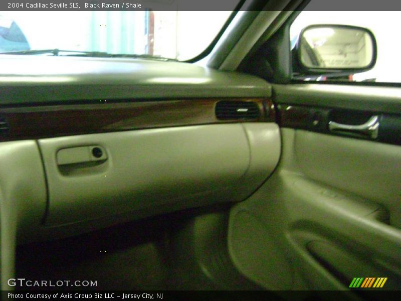 Black Raven / Shale 2004 Cadillac Seville SLS