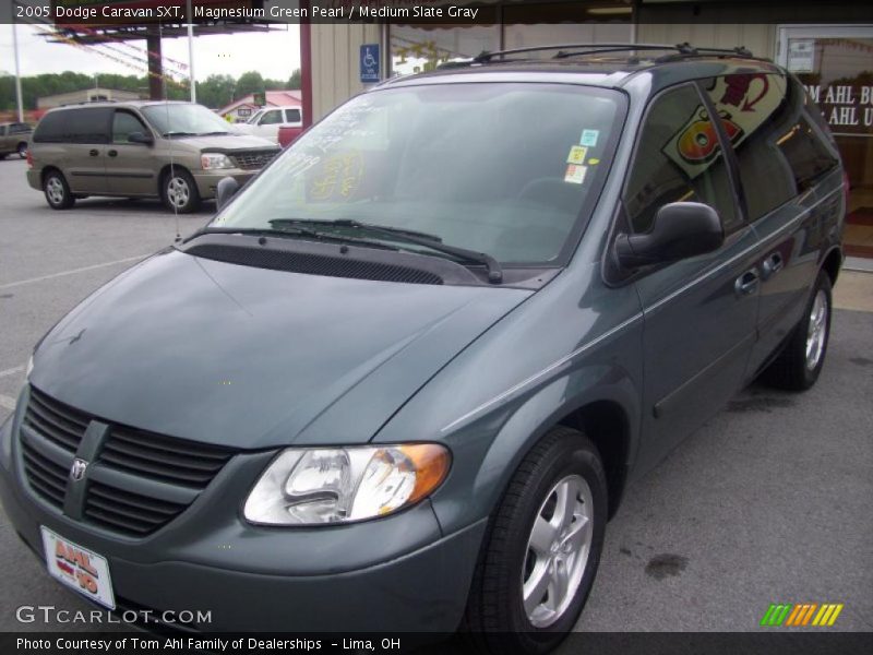 Magnesium Green Pearl / Medium Slate Gray 2005 Dodge Caravan SXT