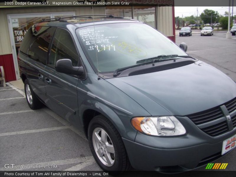 Magnesium Green Pearl / Medium Slate Gray 2005 Dodge Caravan SXT