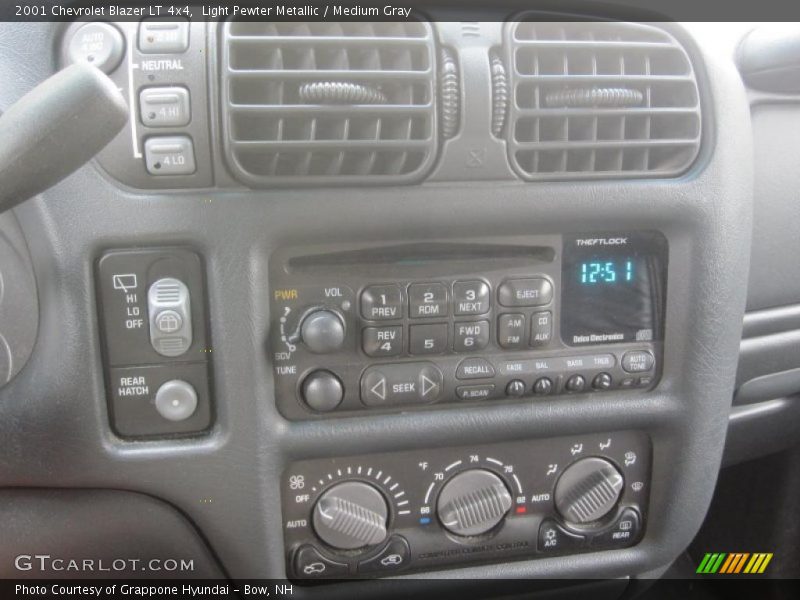 Light Pewter Metallic / Medium Gray 2001 Chevrolet Blazer LT 4x4