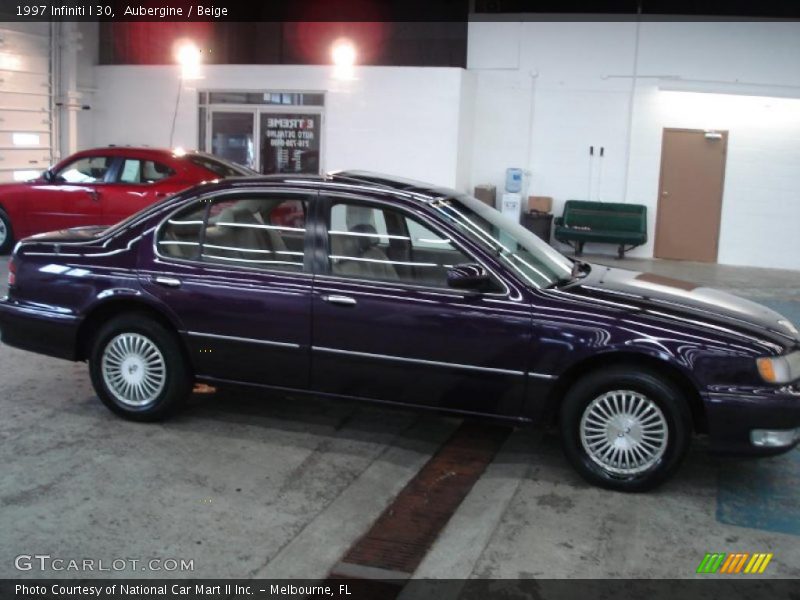Aubergine / Beige 1997 Infiniti I 30