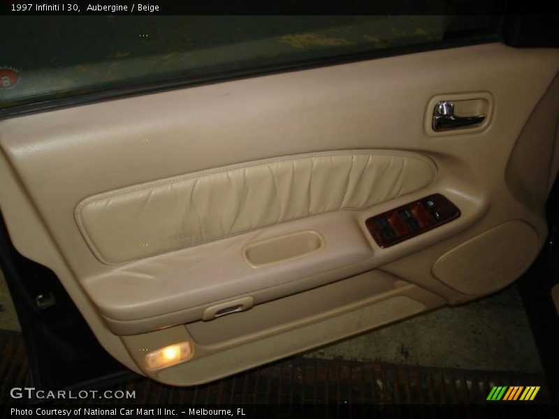 Aubergine / Beige 1997 Infiniti I 30