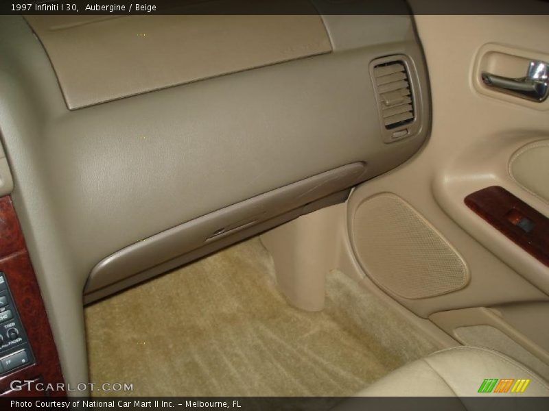 Aubergine / Beige 1997 Infiniti I 30