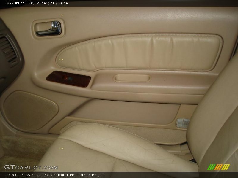 Aubergine / Beige 1997 Infiniti I 30