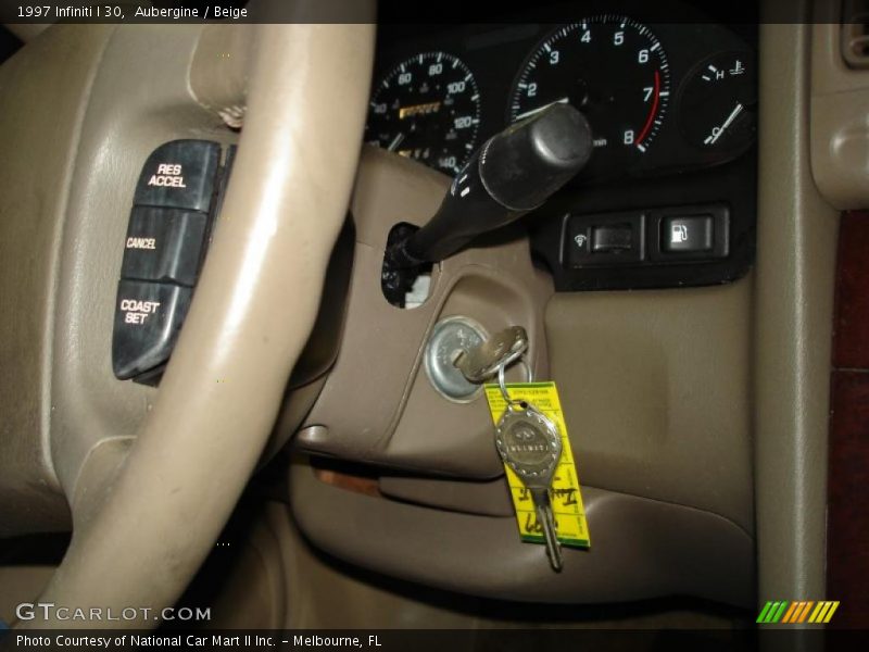 Aubergine / Beige 1997 Infiniti I 30