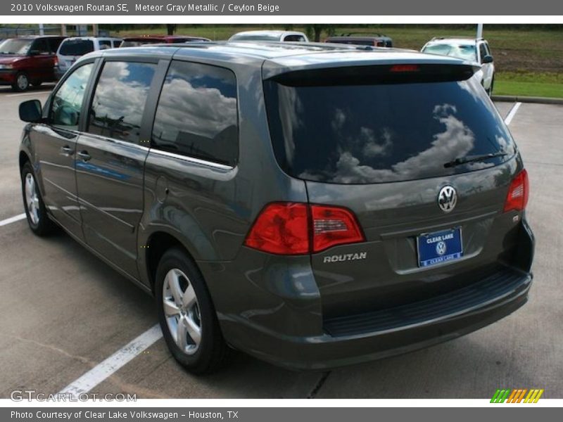 Meteor Gray Metallic / Ceylon Beige 2010 Volkswagen Routan SE