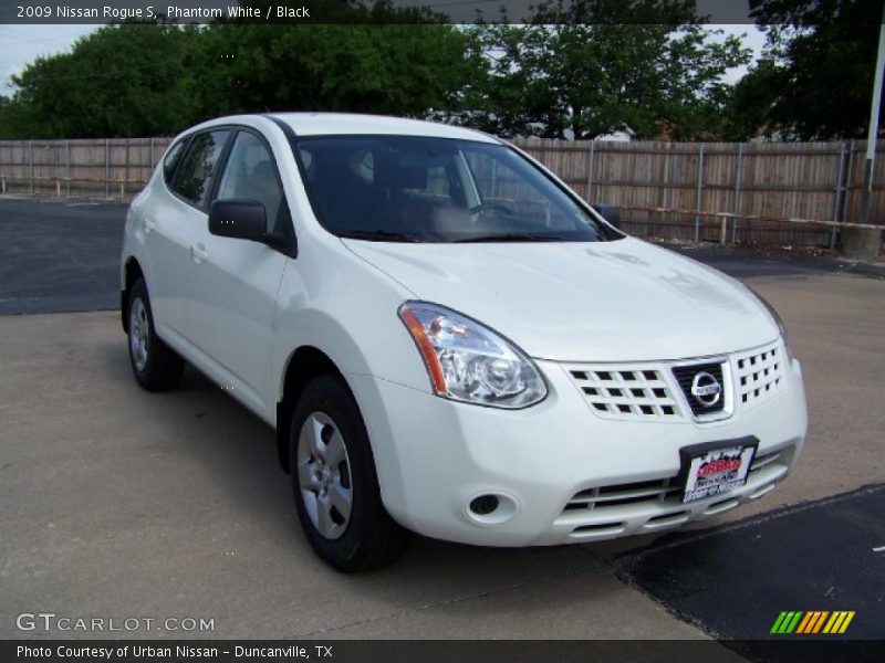 Phantom White / Black 2009 Nissan Rogue S