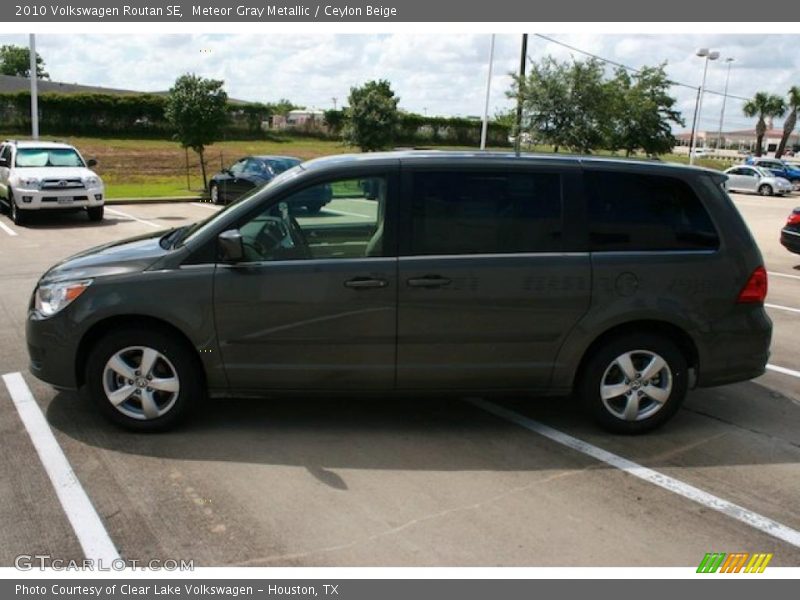 Meteor Gray Metallic / Ceylon Beige 2010 Volkswagen Routan SE