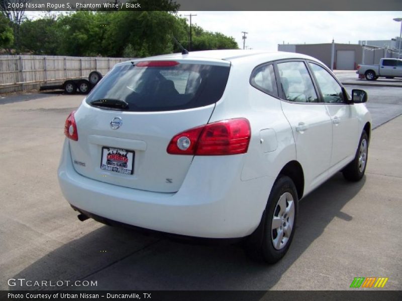 Phantom White / Black 2009 Nissan Rogue S