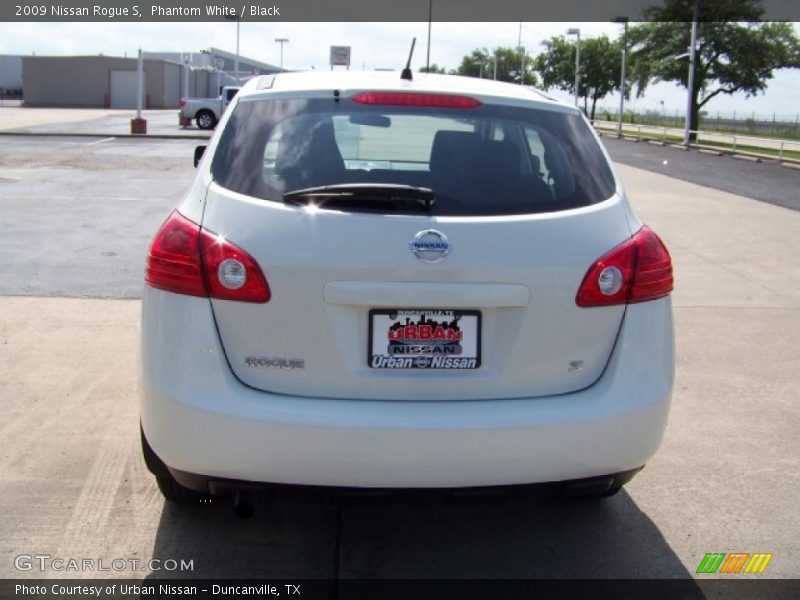 Phantom White / Black 2009 Nissan Rogue S