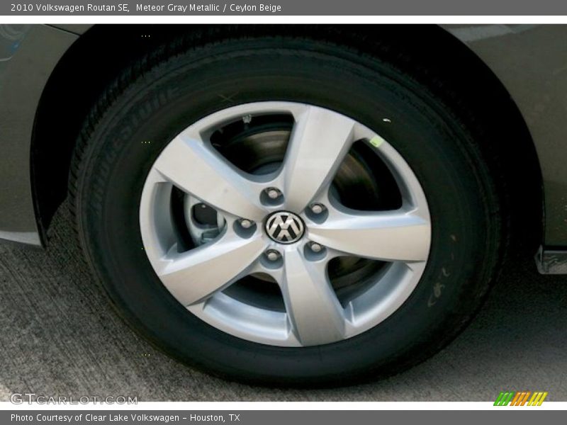 Meteor Gray Metallic / Ceylon Beige 2010 Volkswagen Routan SE