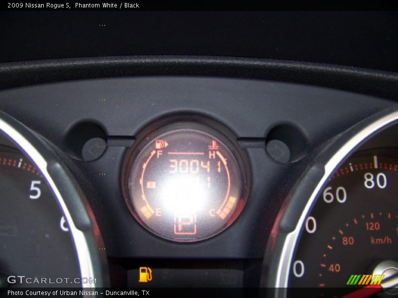 Phantom White / Black 2009 Nissan Rogue S
