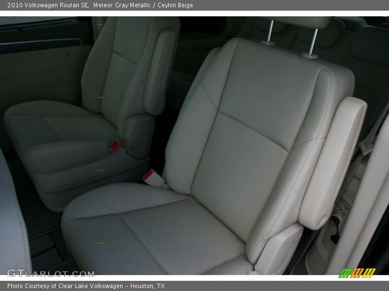 Meteor Gray Metallic / Ceylon Beige 2010 Volkswagen Routan SE