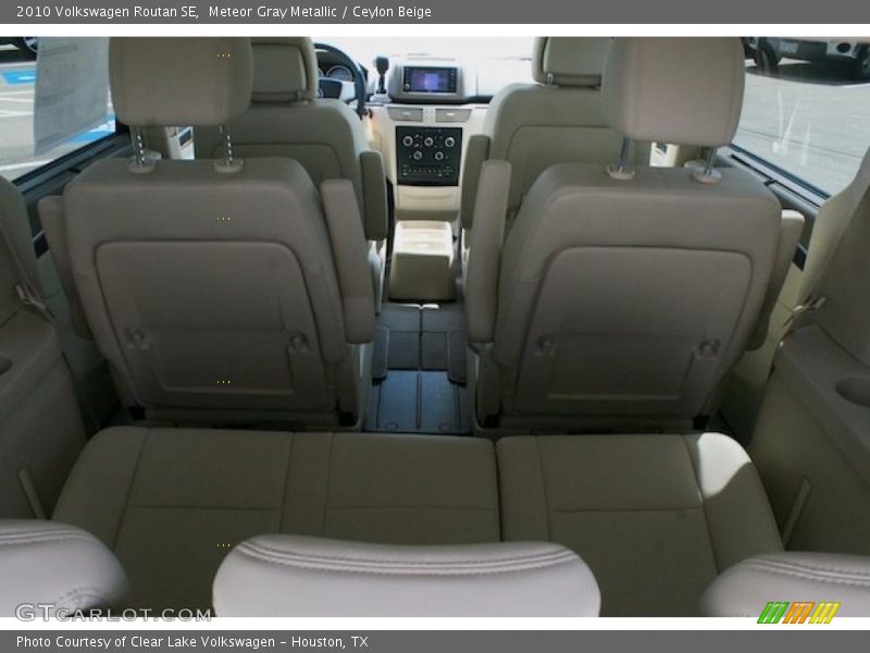 Meteor Gray Metallic / Ceylon Beige 2010 Volkswagen Routan SE