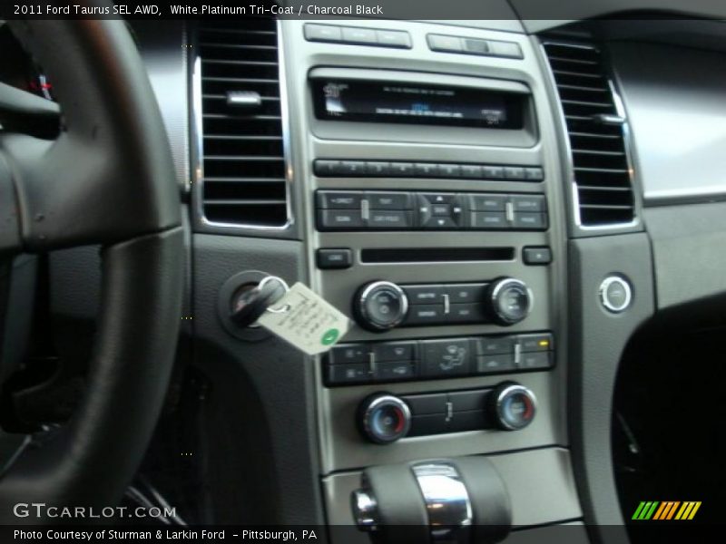 White Platinum Tri-Coat / Charcoal Black 2011 Ford Taurus SEL AWD