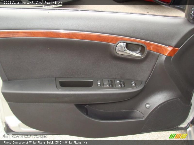 Silver Pearl / Black 2008 Saturn Aura XR