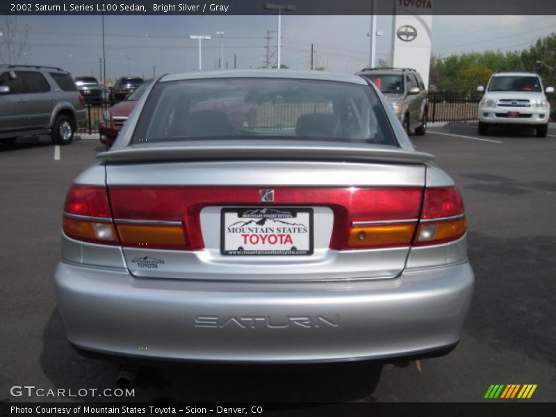 Bright Silver / Gray 2002 Saturn L Series L100 Sedan