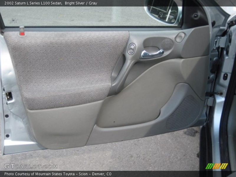 Bright Silver / Gray 2002 Saturn L Series L100 Sedan