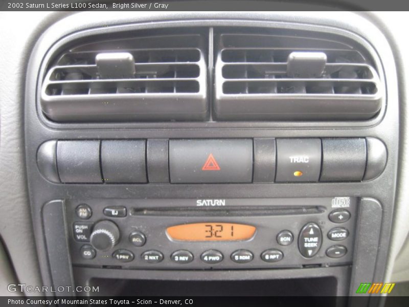 Bright Silver / Gray 2002 Saturn L Series L100 Sedan