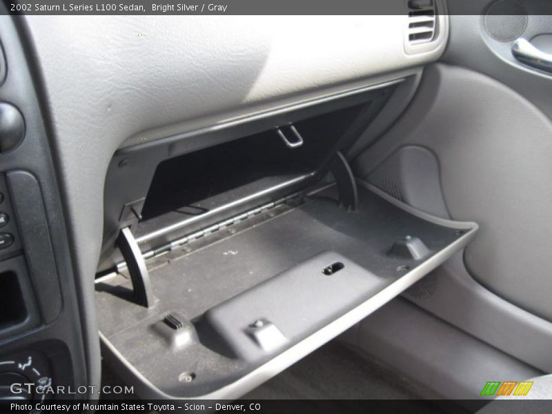 Bright Silver / Gray 2002 Saturn L Series L100 Sedan